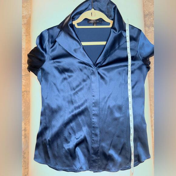 Lafayette 148 split-collar lustrous silk charmeuse with French cuff - Picture 4 of 9